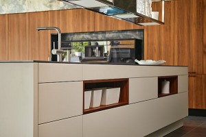 walnoot gefineerd met gelaagd glas mat wit